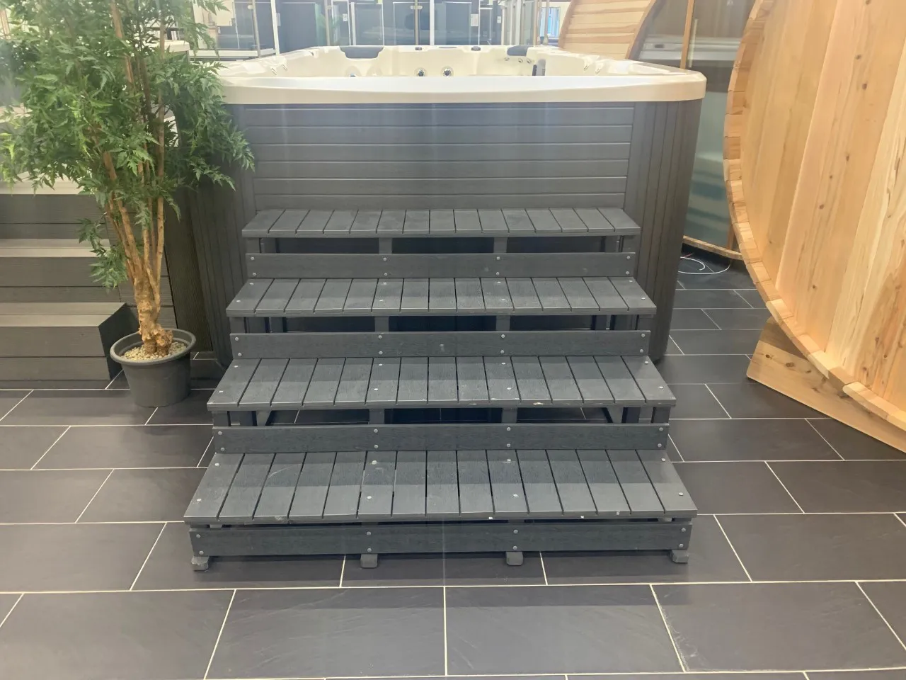 8267_Trappe til elegant swimspa_4 trin_900x900-2