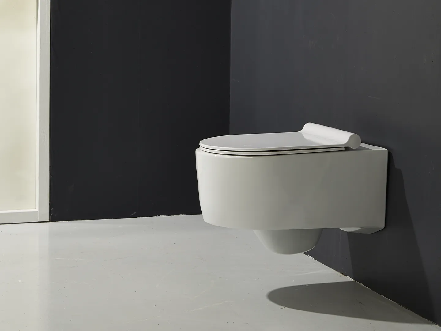 Toilet_Bergen_høj_cisterne_1702-113_Billeder_web_1_1440x1080